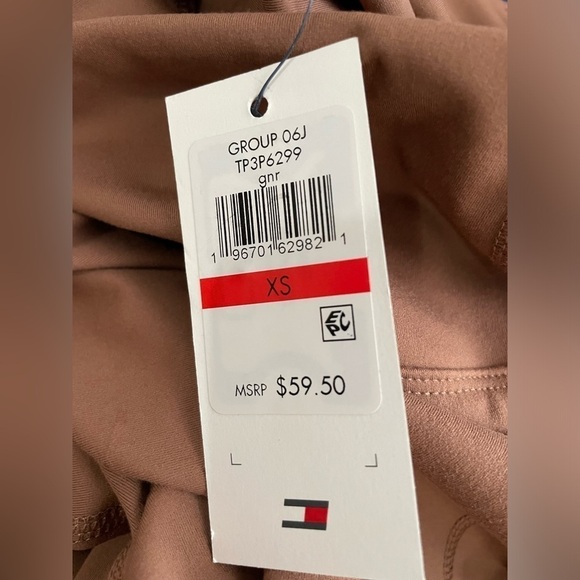 Women's Side-Slit Compression Flare Leggings - Picture 7 of 9